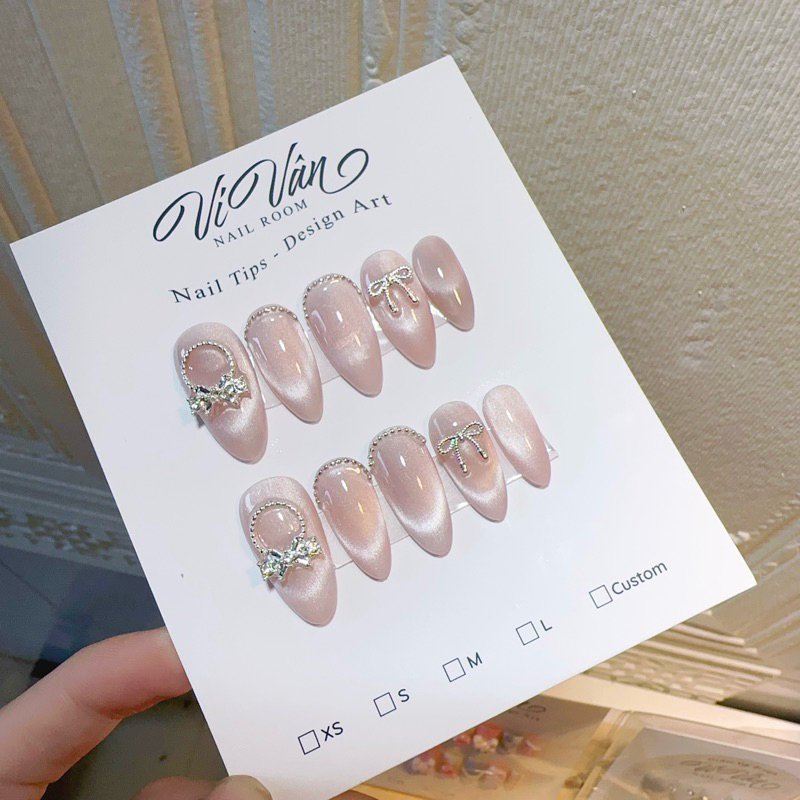 Nail box nơ mắt mèo kim cương