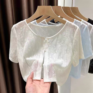 Áo khoác len mỏng , áo khoác cardigan dáng ngắn tay ngắn cổ tròn hai cúc ren nổi xinh xắn màu trắng kem hàng QCCC_LaRoSa