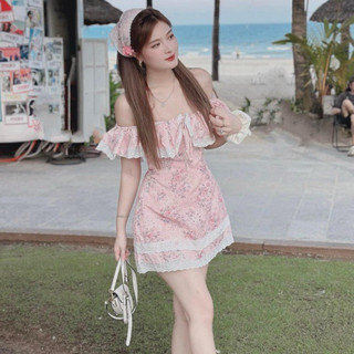 JENNYCLOSET ®  Đầm nữ trễ vai hoa nhí phối ren cao cấp , Váy nữ thiết kế hở vai dáng ngắn tiểu thư (TẶNG KHĂN TURBAN)