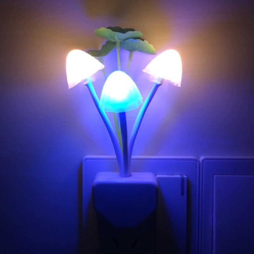 Đèn ngủ cảm ứng hình cây nấm phát sáng khi trời tối 220V Công Xuất 0.2W