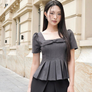 Áo nữ Regina Top cổ vuông xếp ly xòe gấu, Áo kiểu nữ chất vải tuysi phong cách công sở AVNT062403 