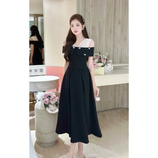 Khâu váy thiết kế đen vai trắng nơ sang chảnh phù hợp đi làm đi chơi