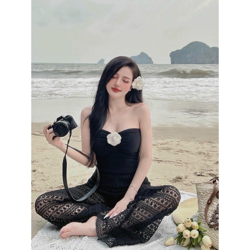 Bikini 1 mảnh đi biển kèm tag hoa sẵn đệm mút cup ngực sexy, áo choàng ren lưới sang chảnh 2 màu đen trắng fs <55kg | BigBuy360 - bigbuy360.vn