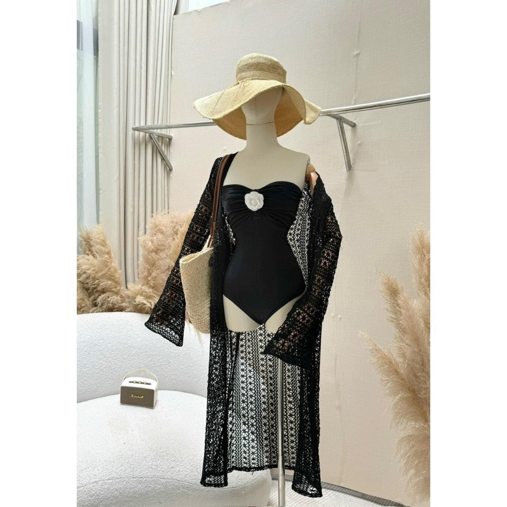 Bikini 1 mảnh đi biển kèm tag hoa sẵn đệm mút cup ngực sexy, áo choàng ren lưới sang chảnh 2 màu đen trắng fs <55kg | BigBuy360 - bigbuy360.vn