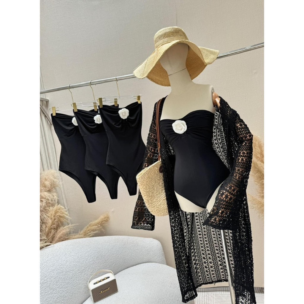 Bikini 1 mảnh đi biển kèm tag hoa sẵn đệm mút cup ngực sexy, áo choàng ren lưới sang chảnh 2 màu đen trắng fs <55kg | BigBuy360 - bigbuy360.vn
