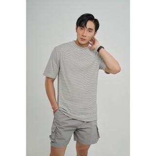 Áo thun nam maru kẻ sọc ngang phom oversize màu trắng sọc đen.