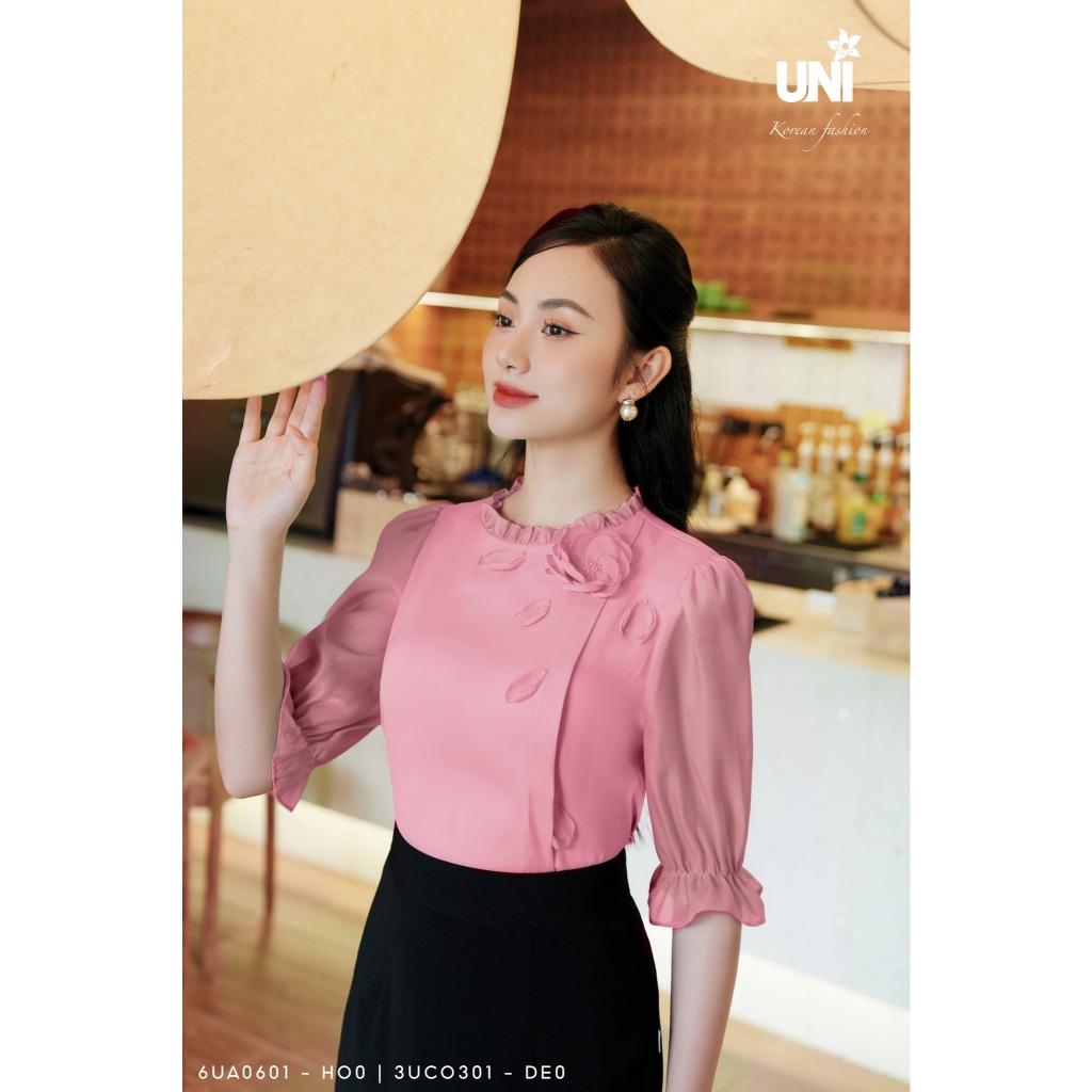 Áo Sơ Mi Nữ UNIVTH Công Sở Cổ Bèo Đính Hoa 3D Thanh Lịch 6UA0601 HO0 Uni Korean Fashion