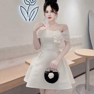 Váy trễ vai nơ lệch đính đá
