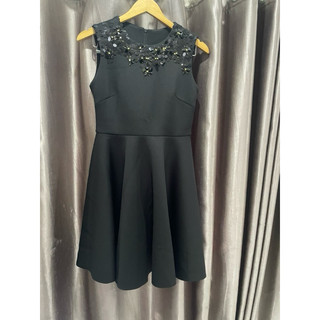 Đầm đen cổ đính size M chất xốp hàng cao cấp