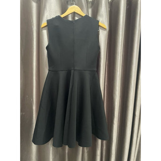 Đầm đen cổ đính size M chất xốp hàng cao cấp