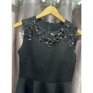 Đầm đen cổ đính size M chất xốp hàng cao cấp