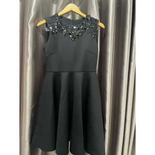 Đầm đen cổ đính size M chất xốp hàng cao cấp