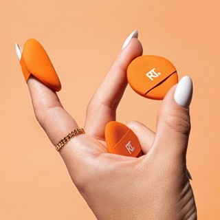 Mút che khuyết điểm xỏ ngón tay mini RT Real Techniques Miracle Concealer Puff 0132