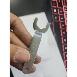 Cờ lê mở ốc ở cảm biến áp suất lốp-