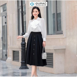 Váy xoè xếp li đính cúc