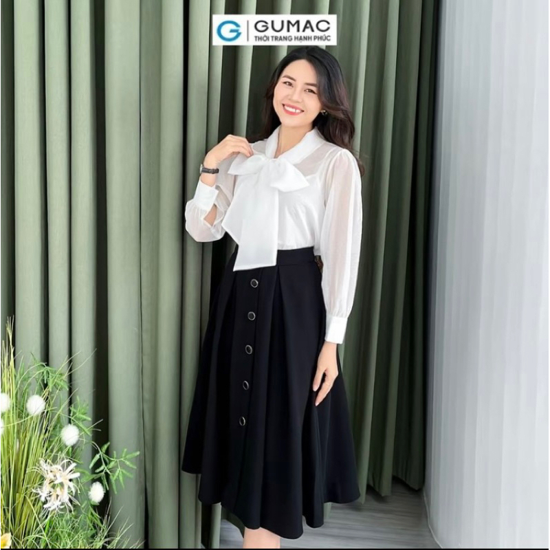 Váy xoè xếp li đính cúc