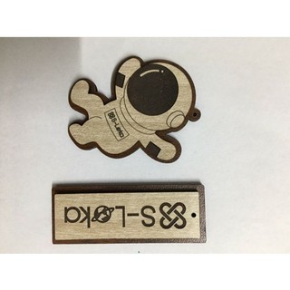 Combo 20 móc khóa phi hành gia khắc logo theo yêu cầu