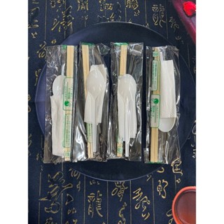 COMBO TAKE AWAY MUỖNG ĐŨA TĂM KHĂN MANG VỀ 1.000c