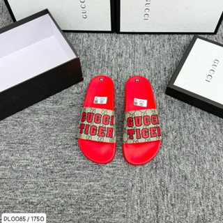 Dép lê nam quai ngang boy phố có họa tiết in chữ đế cao su màu đỏ có hộp thời trang phong cách BTSHOP