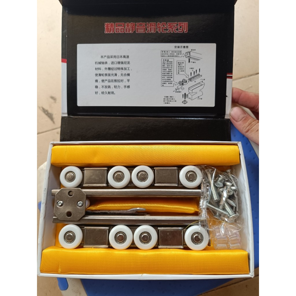 BÁNH XE TREO CỬA LÙA NHÔM TP inox (Hộp nhung) Loại Xịn, bánh xe 8 bánh hộp lụa,bánh xe con trượt 8B