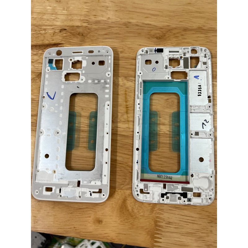 xương đỡ màn hình j5 prime