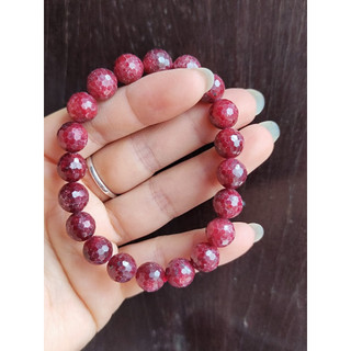 Chuỗi vòng tay đá ruby cắt giác tự nhiên loại đẹp già đá có 5 phân loại từ size 5.5 li đến 10 li màu đỏ đậm
