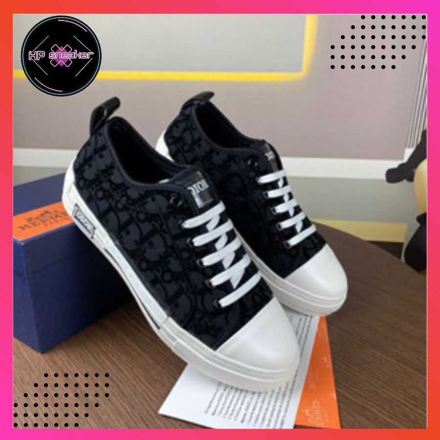 Giày thể thao sneaker nam nữ CD vải đen dập nổi vân chữ nhung monogram mũi da trắng dáng boy phố - H