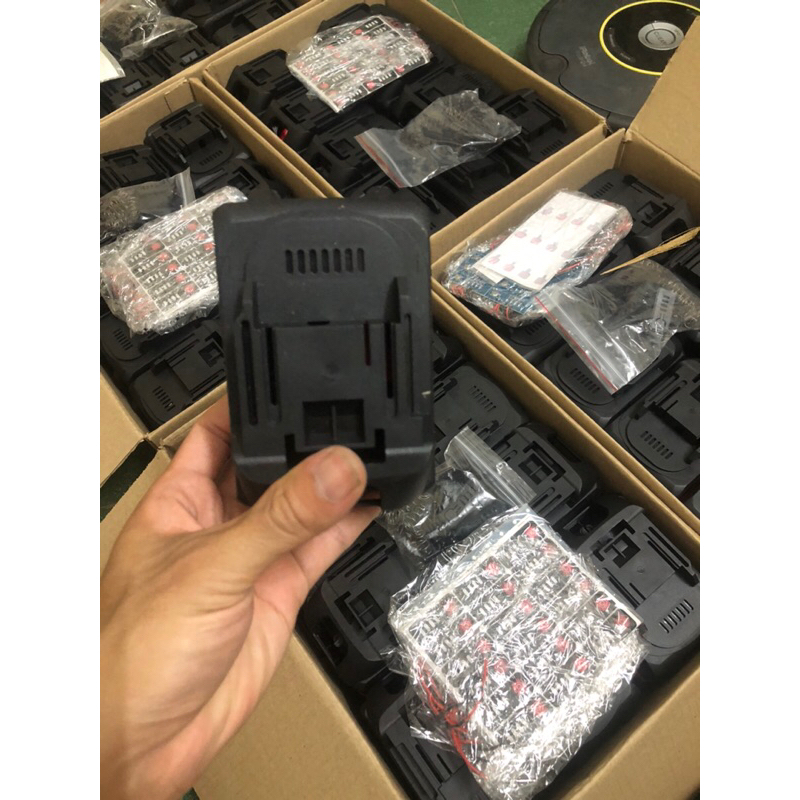 Vỏ pin makita 5s2p có led báo pin