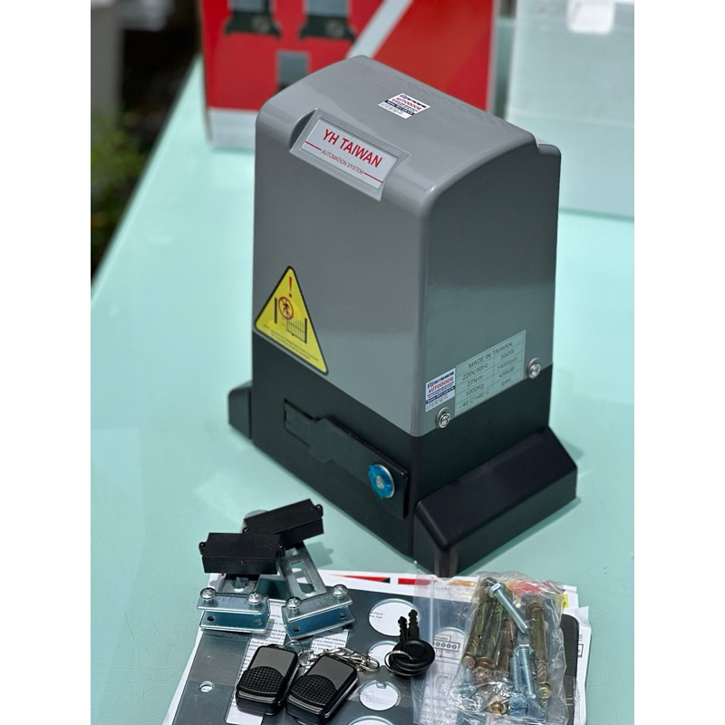 motor lùa yh Taiwan 800 kg lắp cho giếng trời tích hợp cảm biến mưa