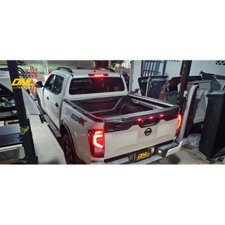 Ốp viền thành thùng . ốp viền thành bửng navara 2021-2022-2023-2024 mẫu có đèn led