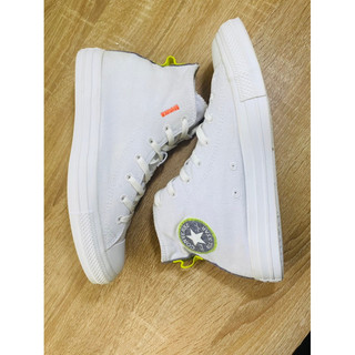 Giày converse màu trắng cổ cao size 39 (real 2hand)