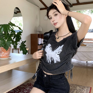 Áo thun nữ cổ ngắn phong cách Mỹ cổ điển, rửa nước, kiểu dáng ôm sát với hình in bướm, cổ V và dây rút