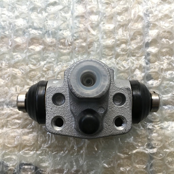 Heo thắng bánh sau Suzuki Ertiga 2018-2023