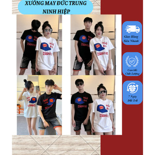 Áo D2 Bản In Mũ Và Họa Tiết Chữ Màu Đỏ Cực Kì Nổi Bật Và Sắc Nét Nam Nữ Mặc Đều Được
