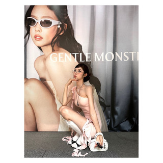 𝗖𝗵𝘂𝗯𝗯𝘆𝘆 - 𝗗𝗮̂̀𝗺 𝗵𝗼̂̀𝗻𝗴 𝗹𝗲̣̂𝗰𝗵 𝘃𝗮𝗶 𝘁𝘂𝗮 𝗿𝘂𝗮 𝙈𝙞𝙚𝙠𝙚𝙫𝙫 𝙗𝙧𝙖𝙣𝙙