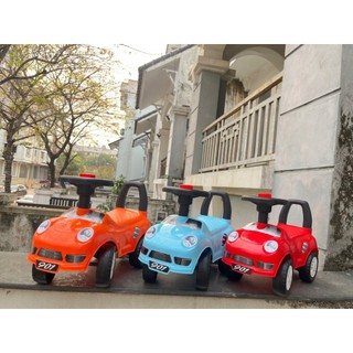 Xe ô tô chòi chân cho bé vận động