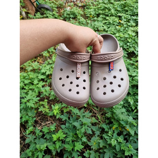 Dép Crocs chính hãng lỗi cắt màu nâu chocolate Lined Clog.Tặng kèm 5 jibbitz
