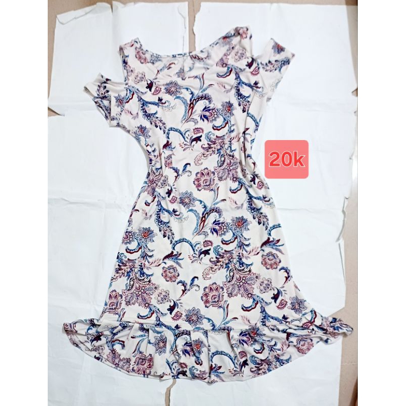 Đầm hở vai dưới 57kg