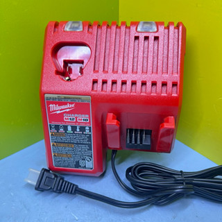 Sạc Milwaukee M12-M18 3A mới mỹ ( lên 220v )