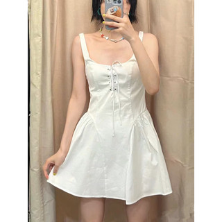 Đầm thời trang nữ tính