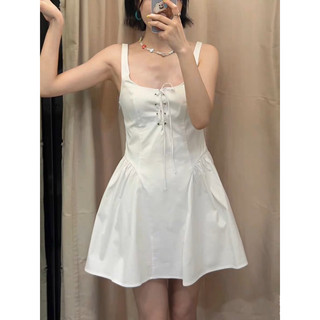 Đầm thời trang nữ tính