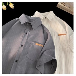 Áo sơ mi cộc tay nam nữ kẻ sọc nhẹ, 2 màu ghi trắng hottrend có logo ở túi trước, designed by Nice Clothes