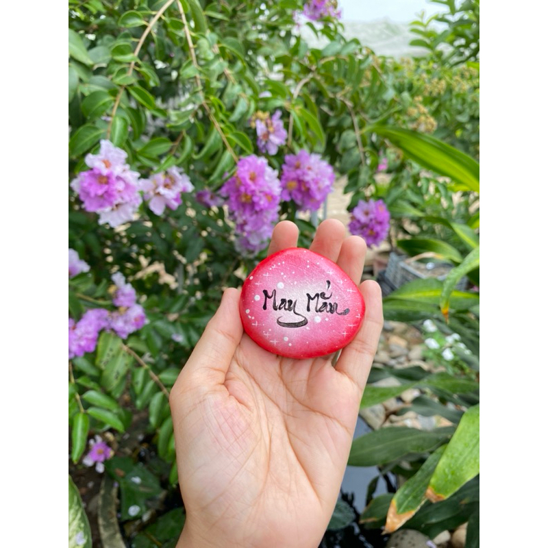 Hòn đá biết ơn mẫu May Mắn