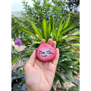 Hòn đá biết ơn mẫu May Mắn