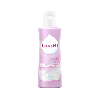Dung dịch vệ sinh phụ nữ hằng ngày dưỡng ẩm Lactacyd Soft and Silky 150ml