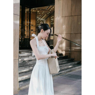 Đầm Cổ Yếm Trắng Cột Cổ, Tùng Xoè