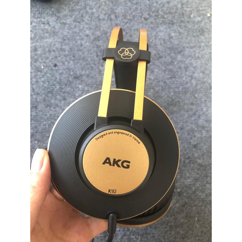tai nghe kiểm âm akg K92 chính hãng rất đẹp kèm jack 6.5mm