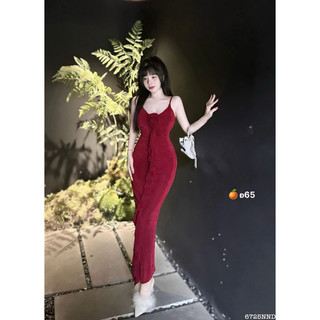 Đầm body 2 dây cổ u hoa hồng tua đường đứng trước