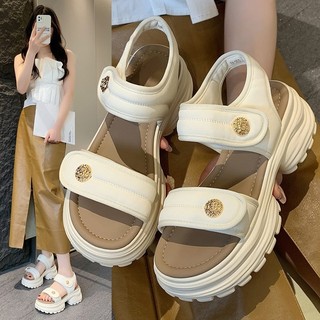 Sandal quai ngang đế cao 5cm khuy vàng nhẹ êm