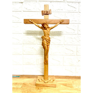 Tượng chúa chịu nạn cao 25cm, có đế để bàn